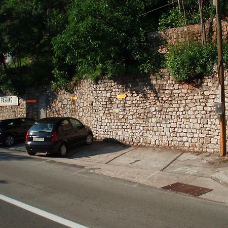 德斯科维奇公寓与客房旅馆 Mošćenička Draga 外观 照片