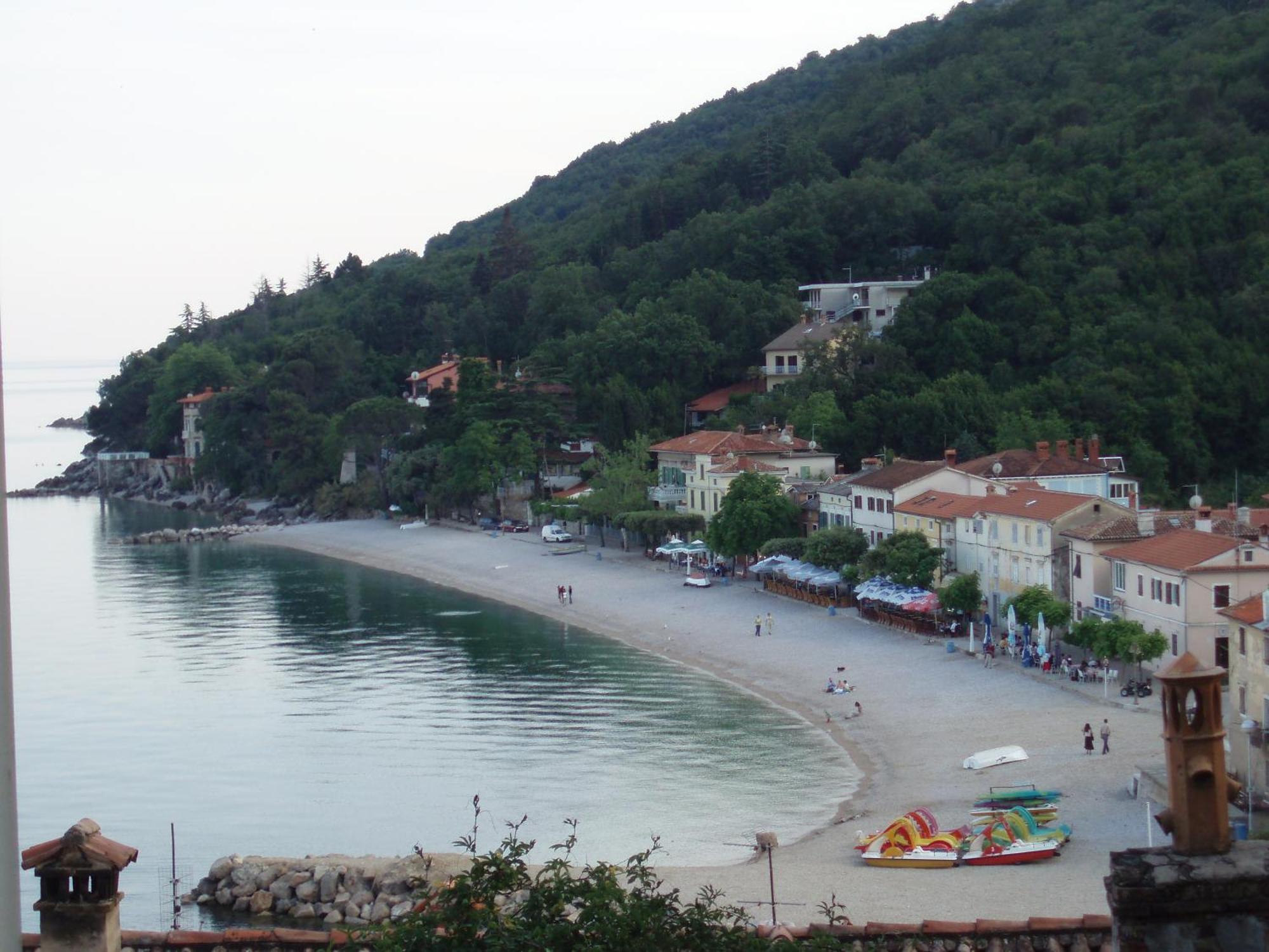 德斯科维奇公寓与客房旅馆 Mošćenička Draga 外观 照片