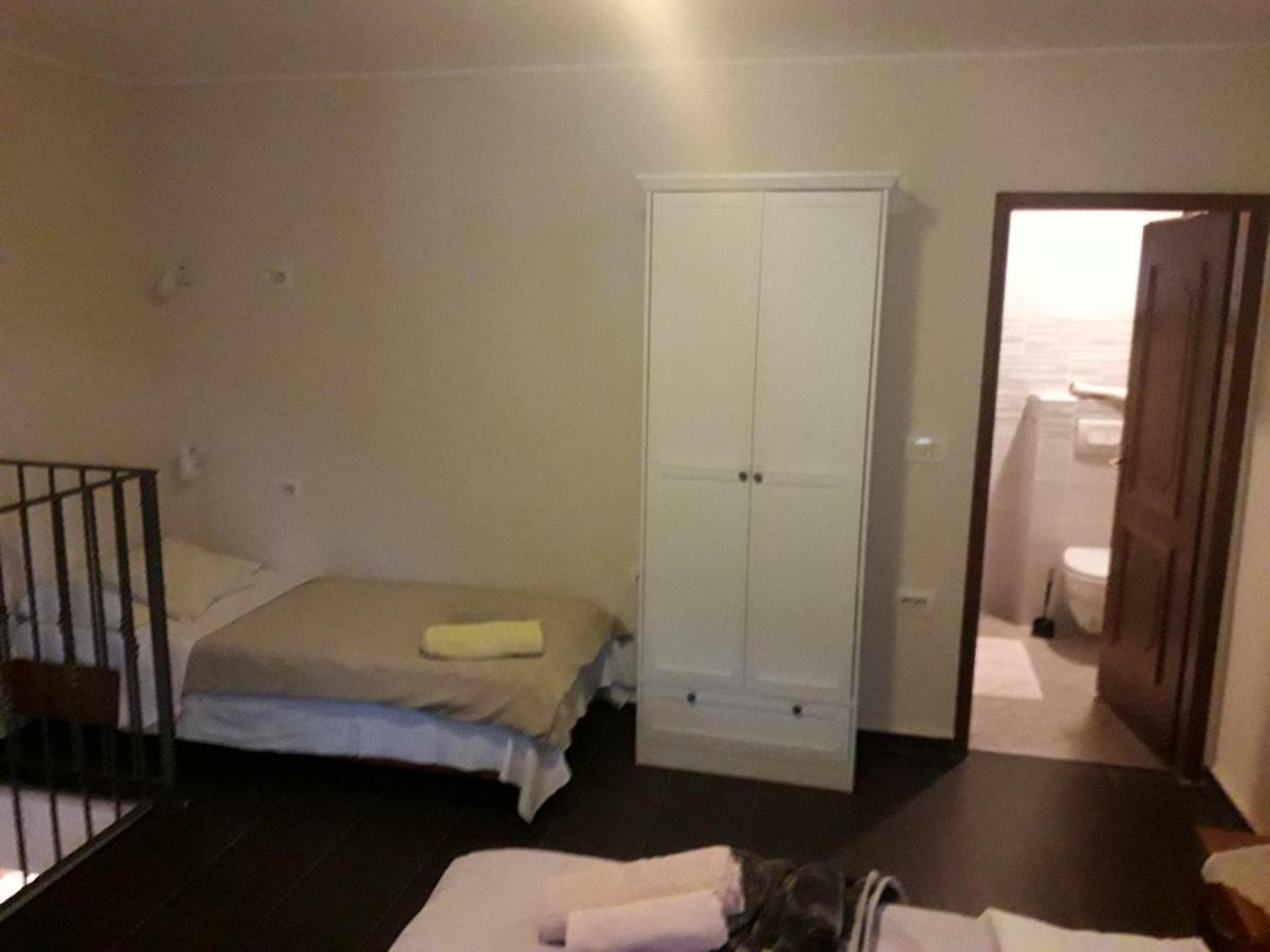 德斯科维奇公寓与客房旅馆 Mošćenička Draga 外观 照片
