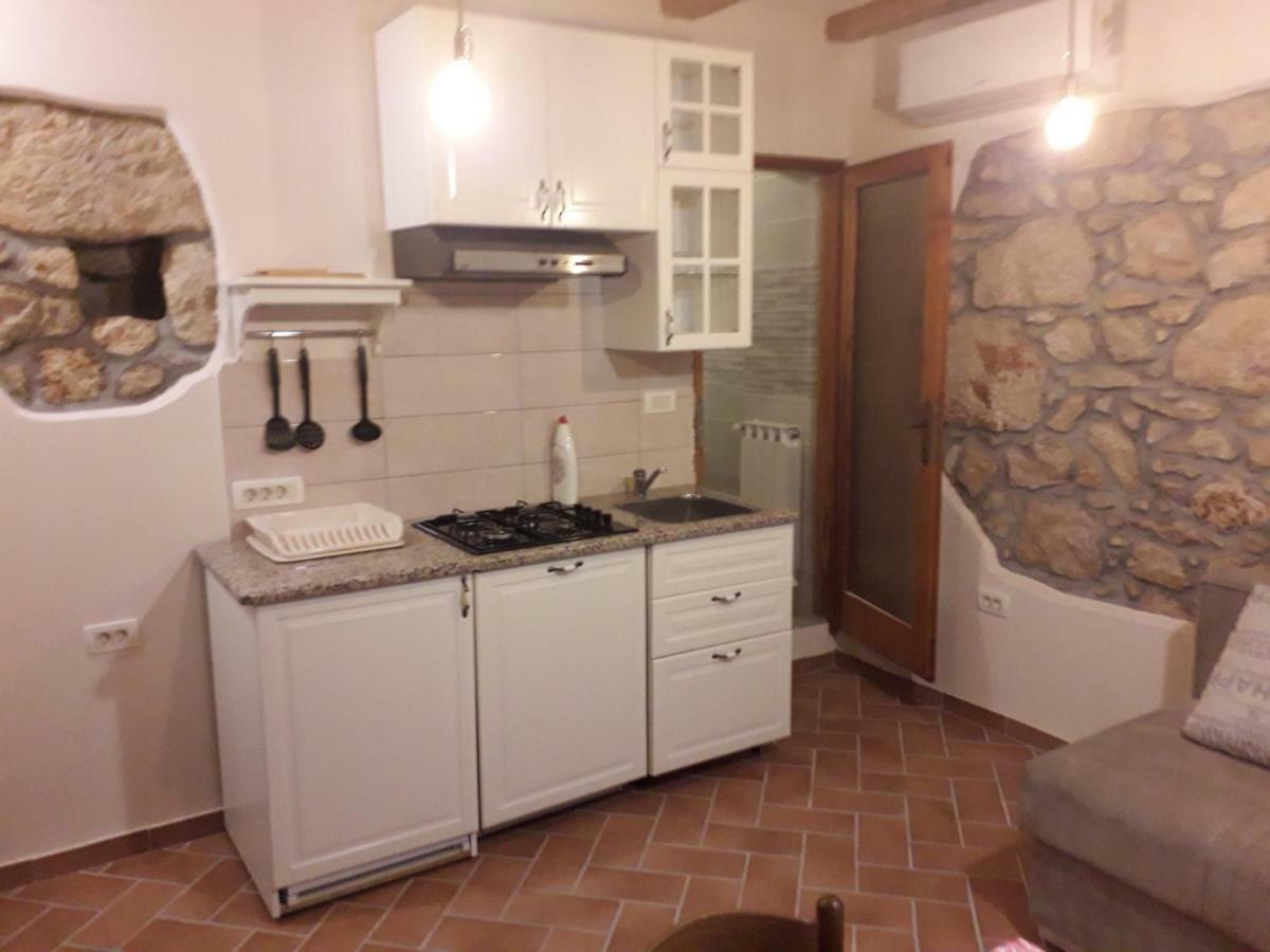 德斯科维奇公寓与客房旅馆 Mošćenička Draga 外观 照片